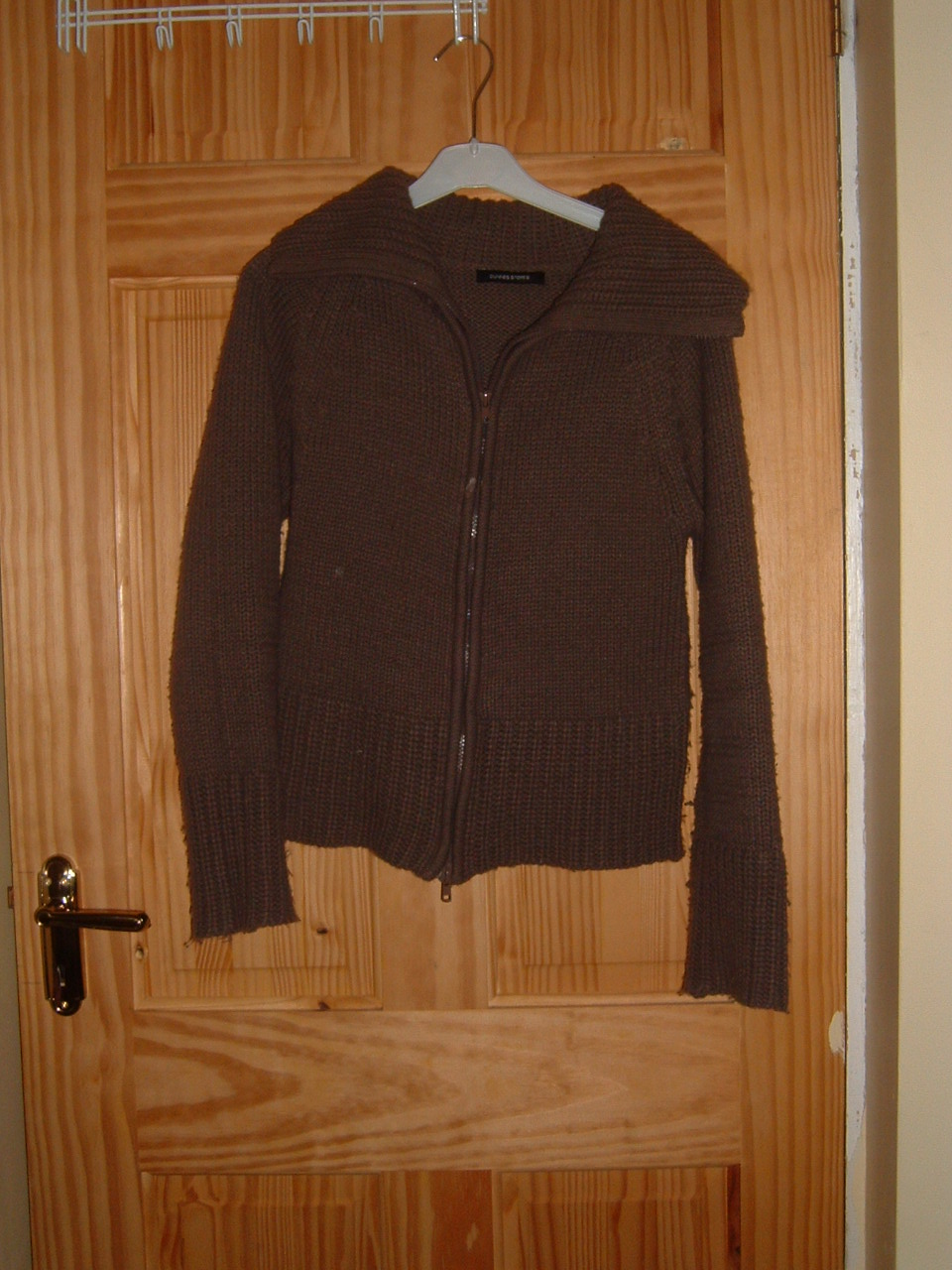http://corkmosquefundraising.files.wordpress.com/2008/09/l06-brown-sweater-front.jpg